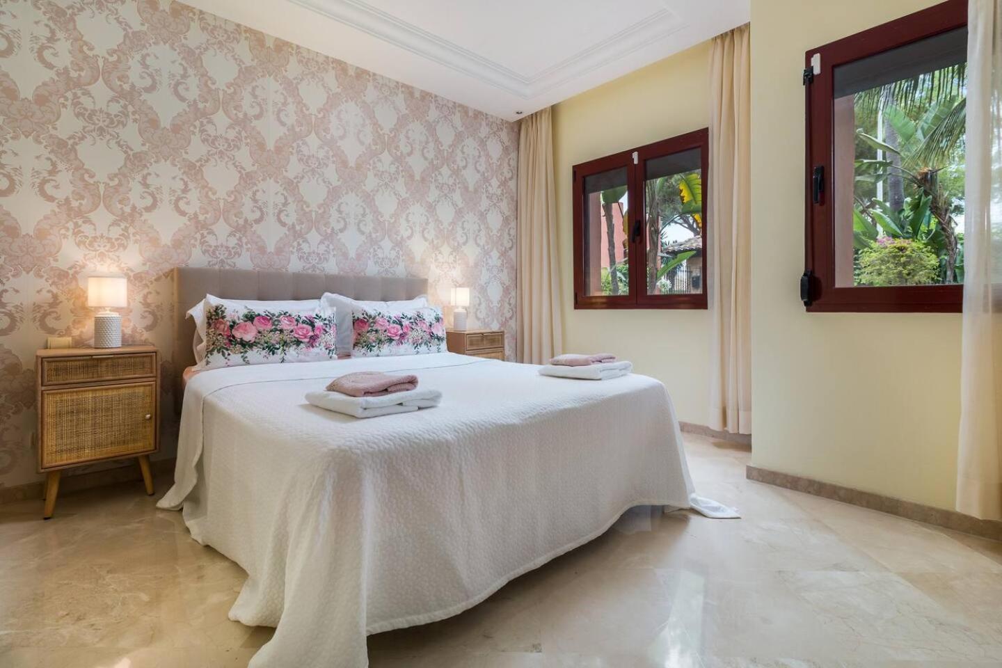 Apartamento Beachfront, 3pools, King Bed, Free Gymparking Marbella