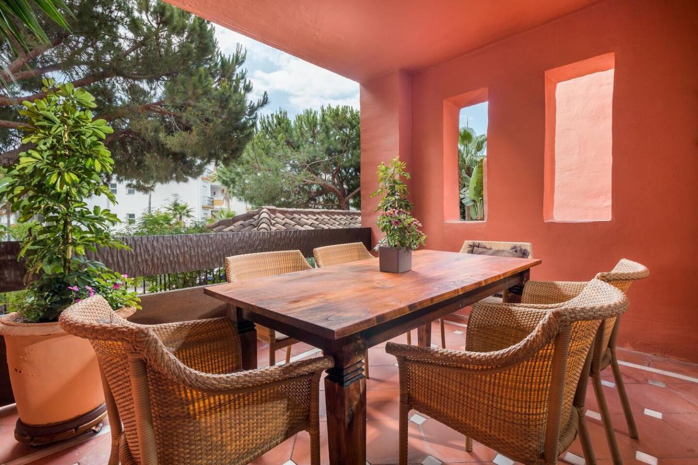 Beachfront, 3pools, King Bed, Free Gymparking Apartemen